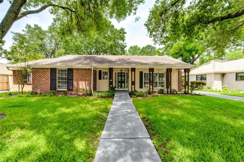 Photo of 2602 Briarbrook Drive, Houston, TX 77042 (MLS # 16942487)
