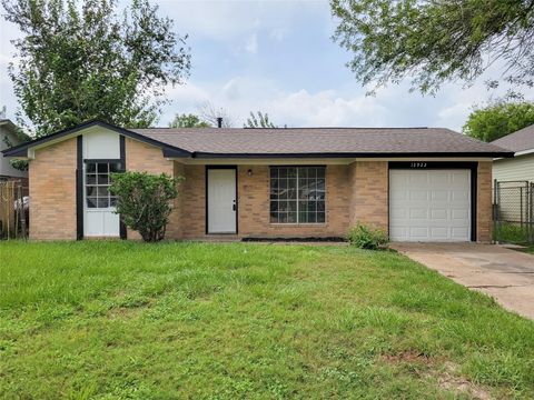 Photo of 12922 Claygate Drive, Houston, TX 77047 (MLS # 2223355)
