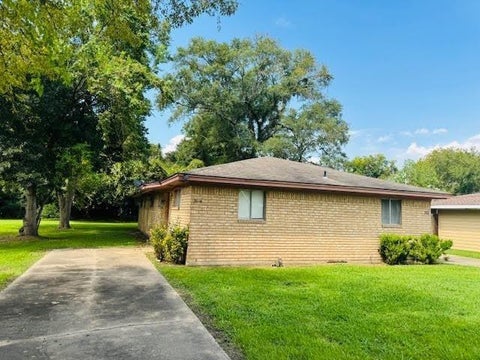 Photo of 2112 Houston Street #2114, Orange, TX 77630 (MLS # 76401588)