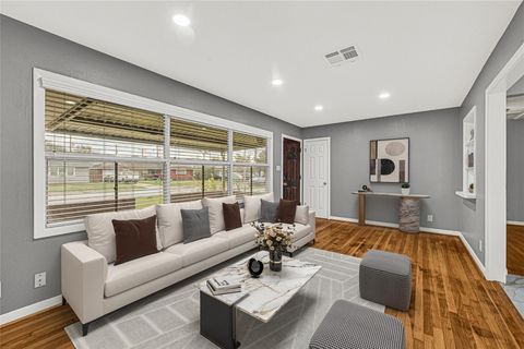 Photo of 1853 Huge Oaks Street, Houston, TX 77055 (MLS # 49433869)