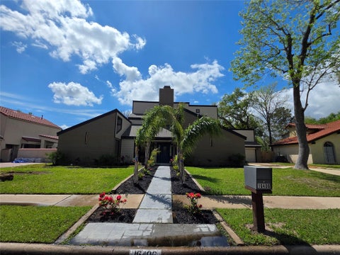 Photo of 16406 Brook Forest Drive, Houston, TX 77059 (MLS # 66505300)