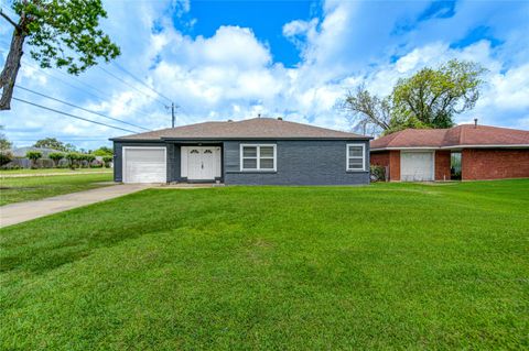 Photo of 7318 Hummingbird Lane, Texas City, TX 77591 (MLS # 70702916)