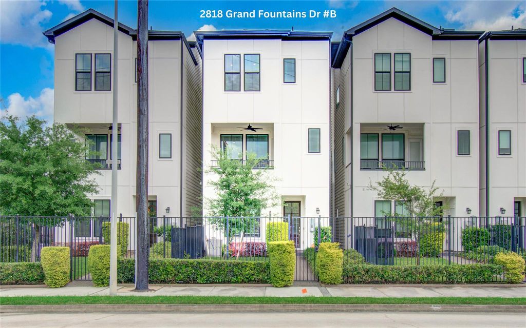 Photo of 2818 Grand Fountains Drive #B, Houston, TX 77054 (MLS # 78068036)