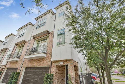 Photo of 1040 W 26th Street #E, Houston, TX 77008 (MLS # 9313294)