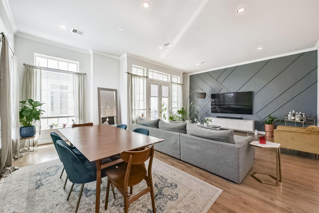 Photo of 1040 W 26th Street #E, Houston, TX 77008 (MLS # 9313294)