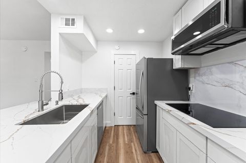 Photo of 17331 Red Oak Drive #14, Houston, TX 77090 (MLS # 27132220)