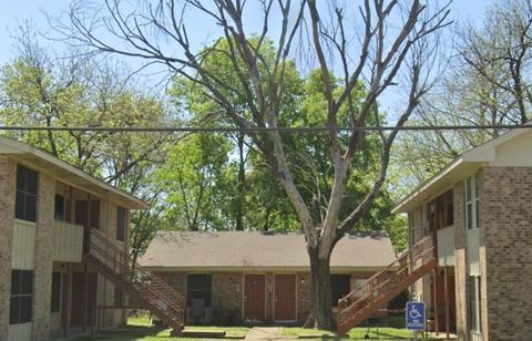Photo of 812 E Palestine St St, Mexia, TX 76667 (MLS # 57308279) Photo of 812 E Palestine St St, Mexia, TX 76667 (MLS # 57308279)