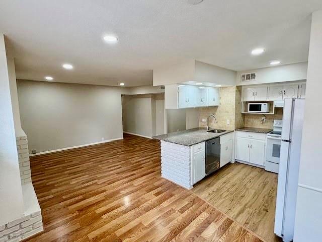 2101 Fountain View Drive 14