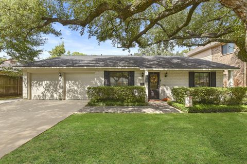 Photo of 14102 Pinerock Lane, Houston, TX 77079 (MLS # 10892692)