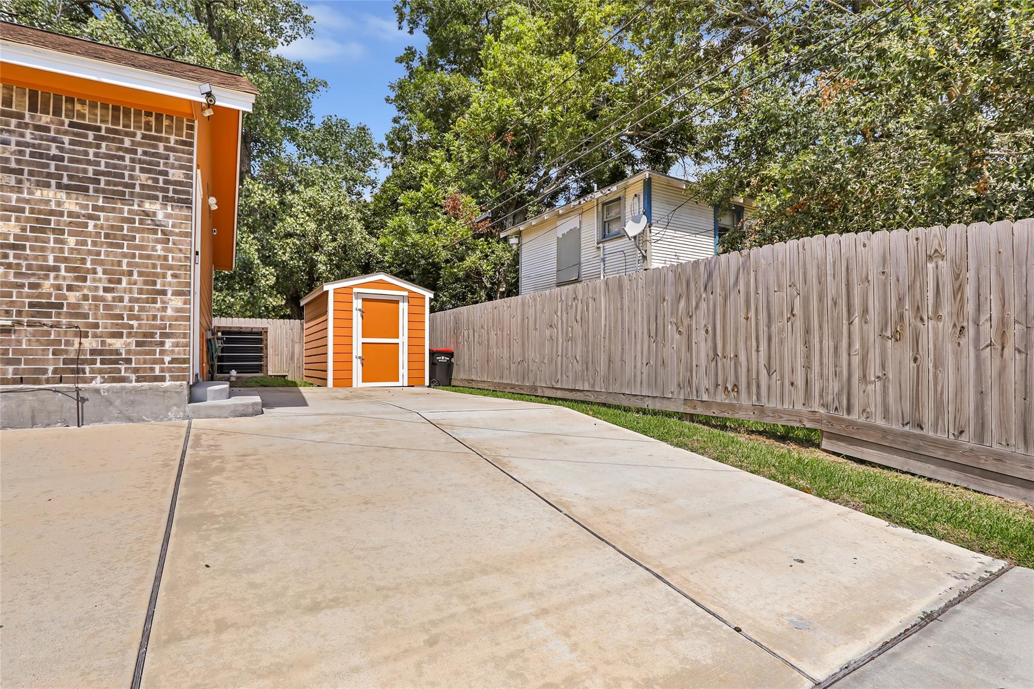 520 E Defee Avenue