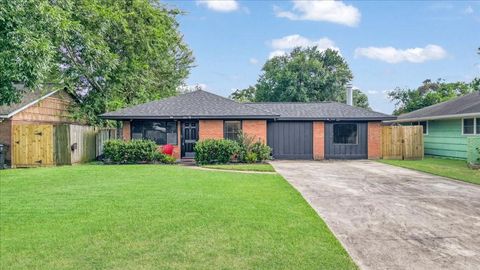 Photo of 4701 W 43rd Street, Houston, TX 77092 (MLS # 10819148)