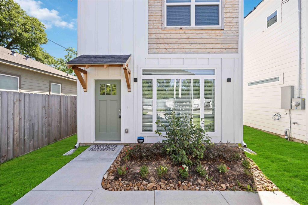 Photo of 8016 Willow Street #D, Houston, TX 77088 (MLS # 24530256)