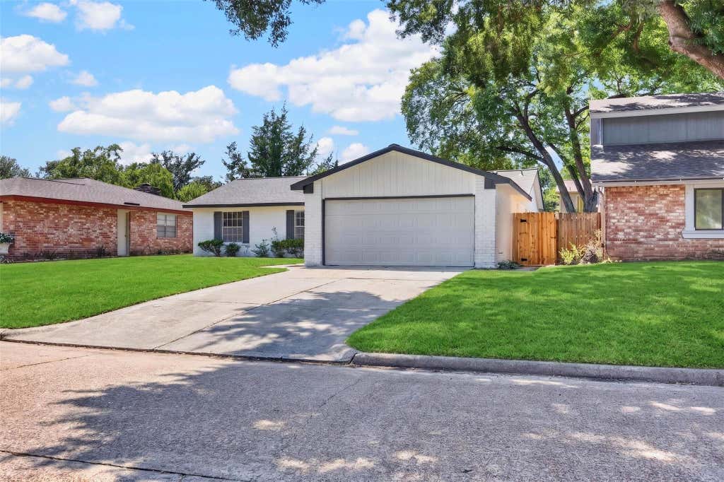 Photo of 8515 Rivercross Road, Houston, TX 77064 (MLS # 26802015)
