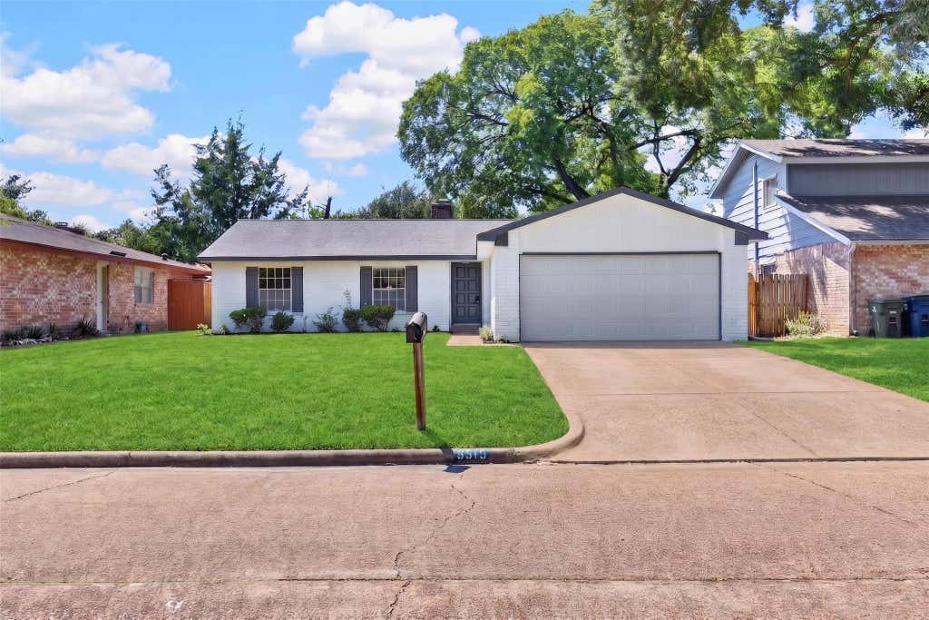 Photo of 8515 Rivercross Road, Houston, TX 77064 (MLS # 26802015)