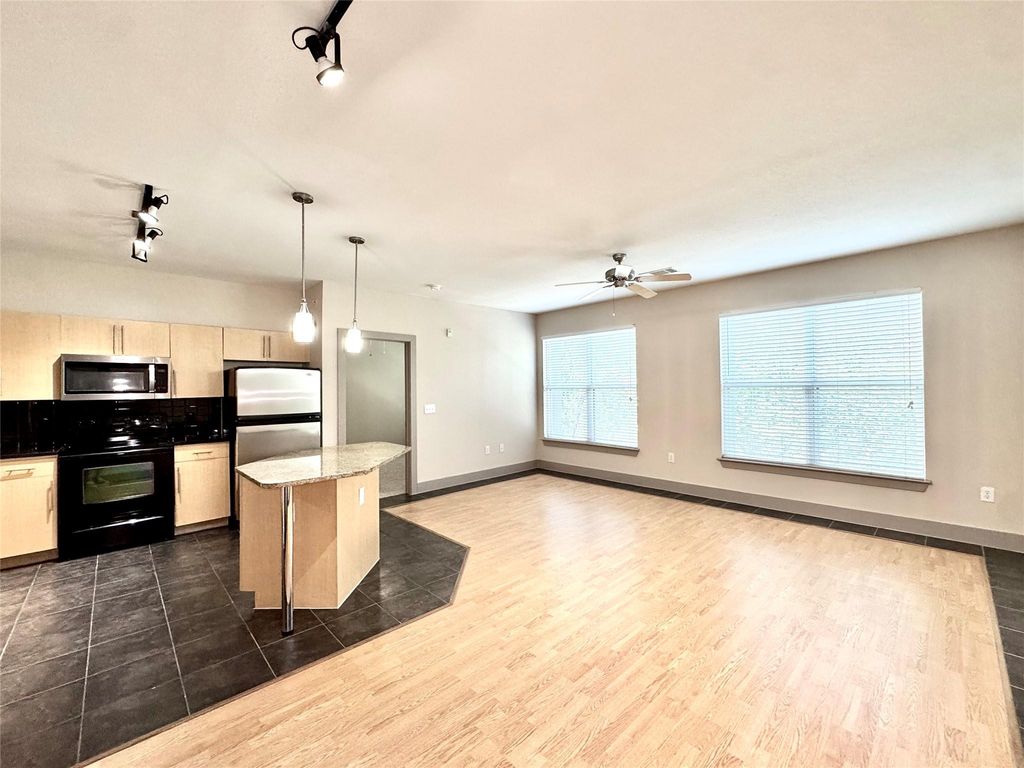 Photo of 3660 Richmond St Avenue #121, Houston, TX 77046 (MLS # 82572435)