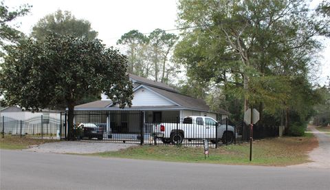 Homes For Sale - 820 S Railroad Ave Ave<br/> Shepherd, TX 77371