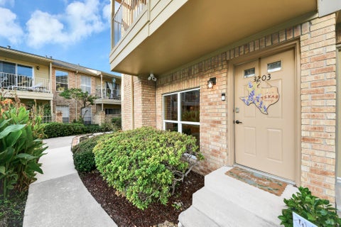 Condo For Sale - 11201 Lynbrook Drive #3203<br/> Houston, TX 77042