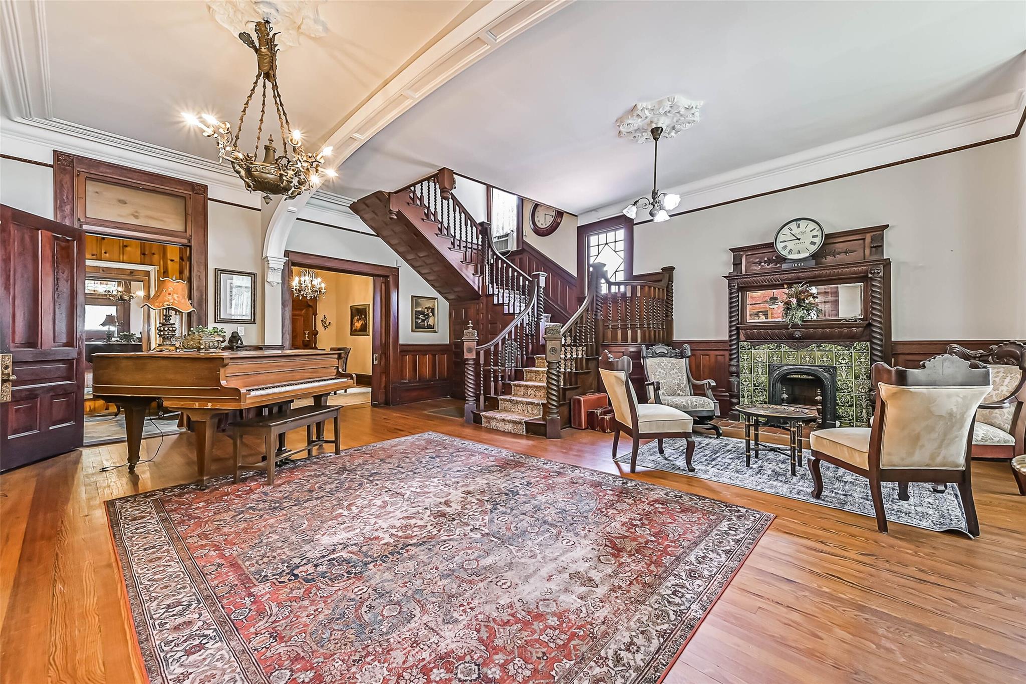 1021 35th Street Street