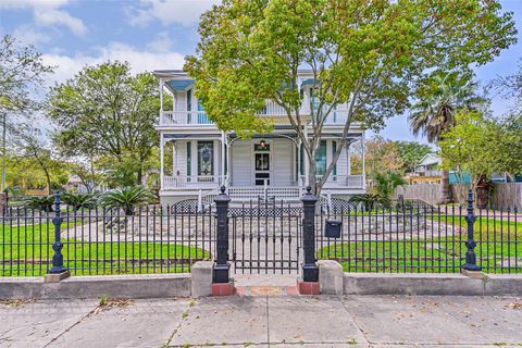 Homes For Sale - 1021 35th Street Street<br/> Galveston, TX 77550