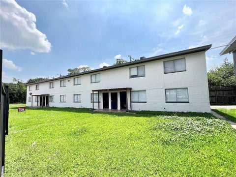Photo of 1141 N Durham Drive #15, Houston, TX 77008 (MLS # 63956915)