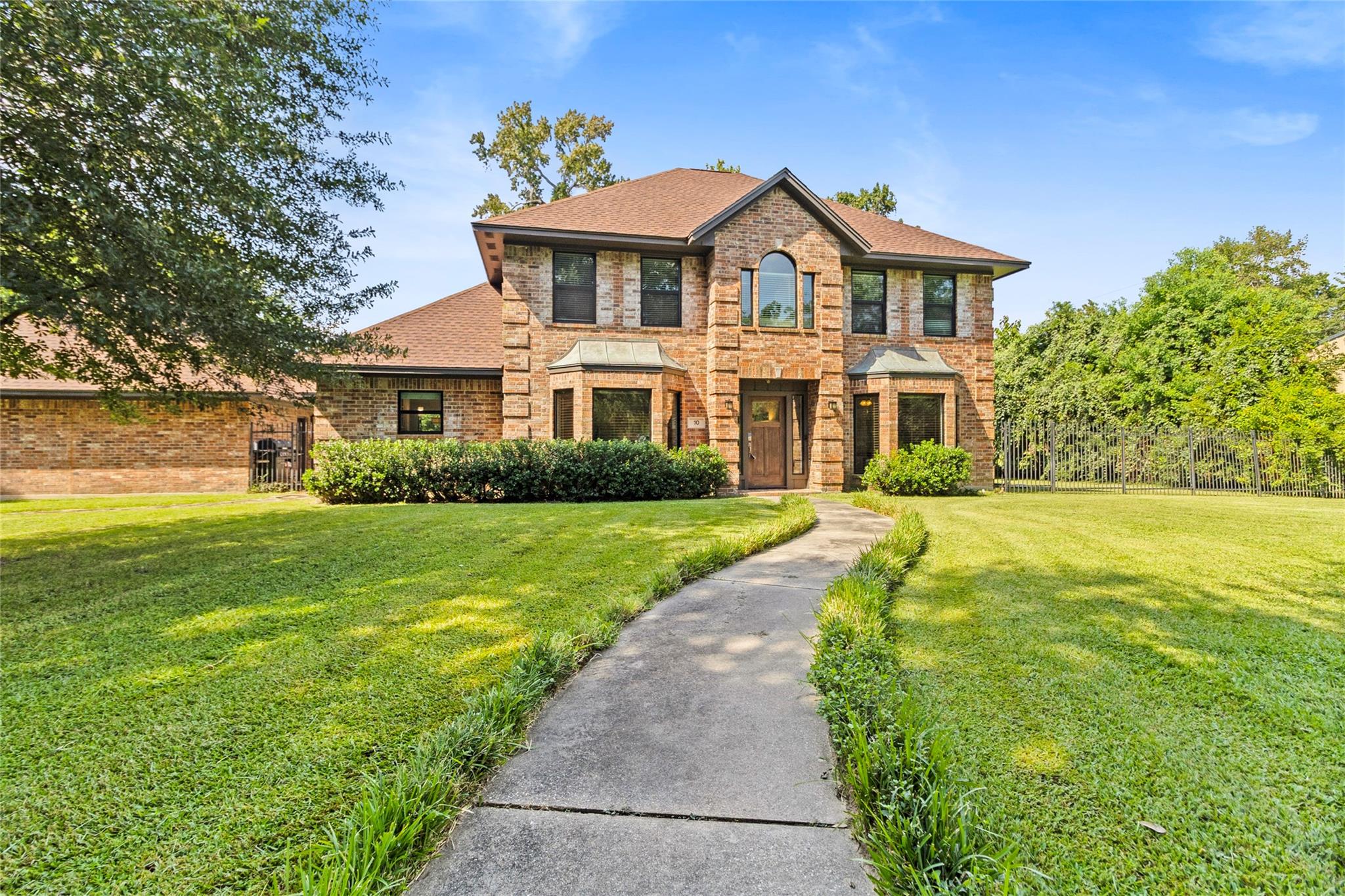 10 Holly Tree Lane
