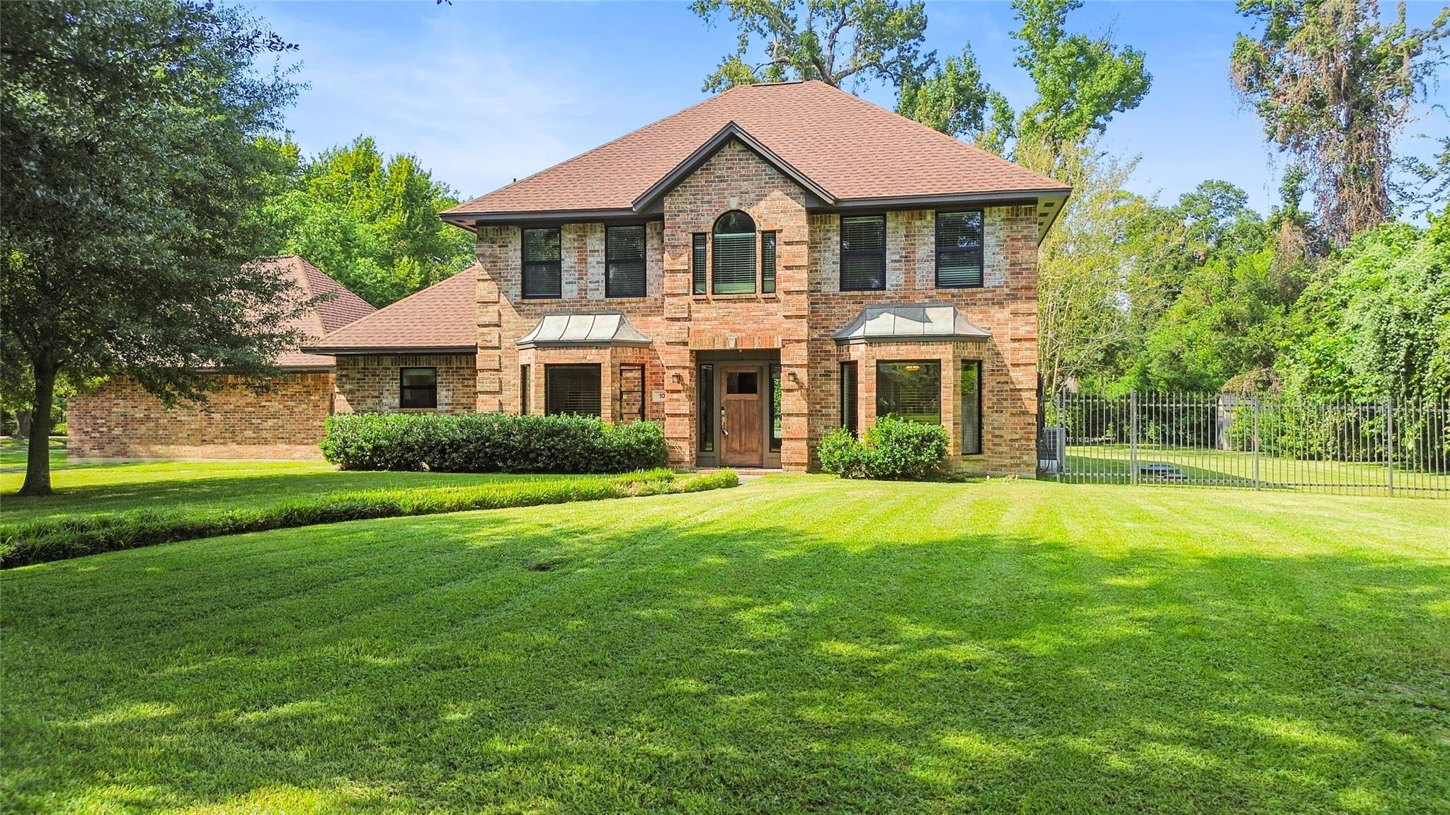 10 Holly Tree Lane