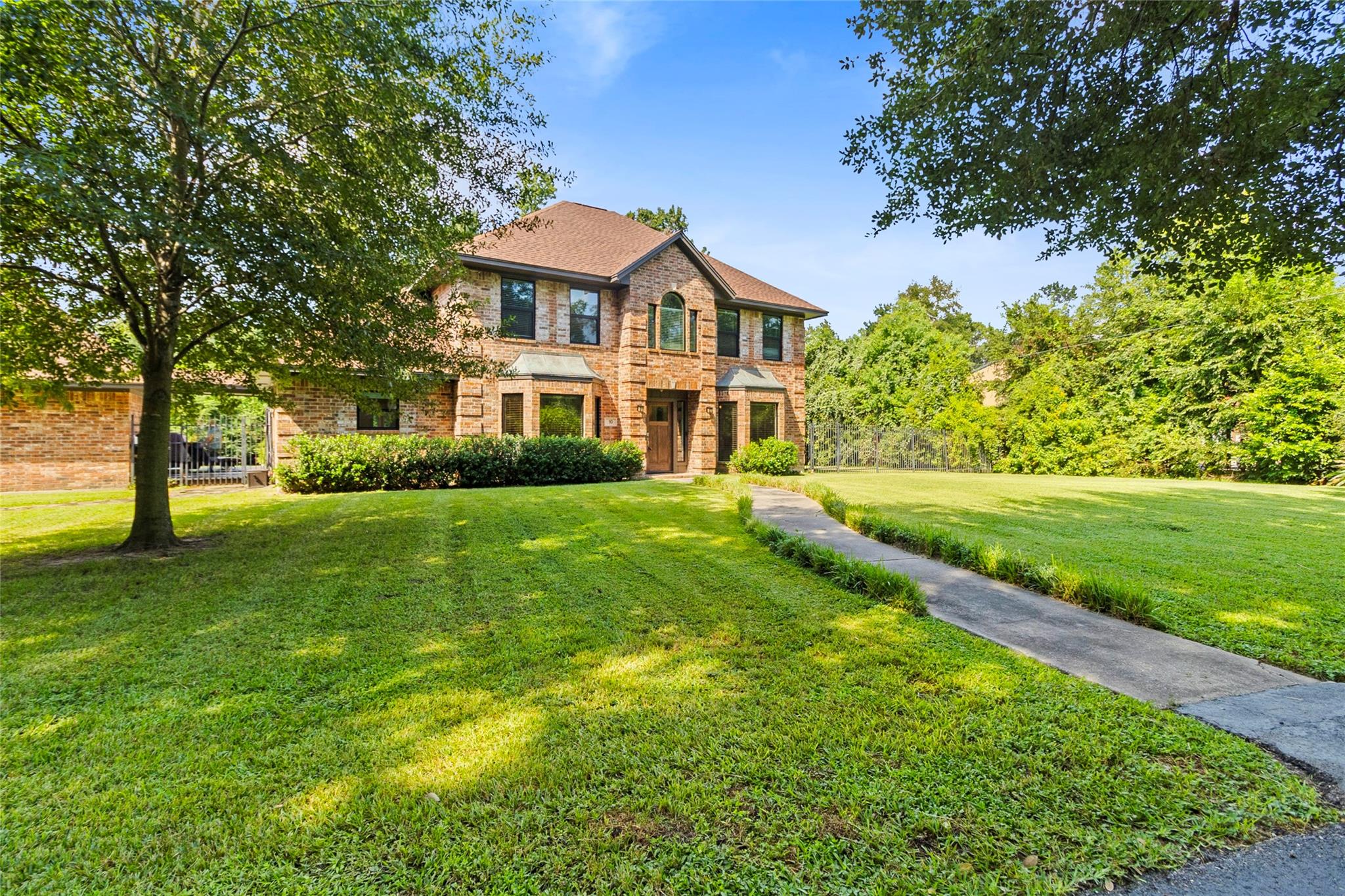 10 Holly Tree Lane
