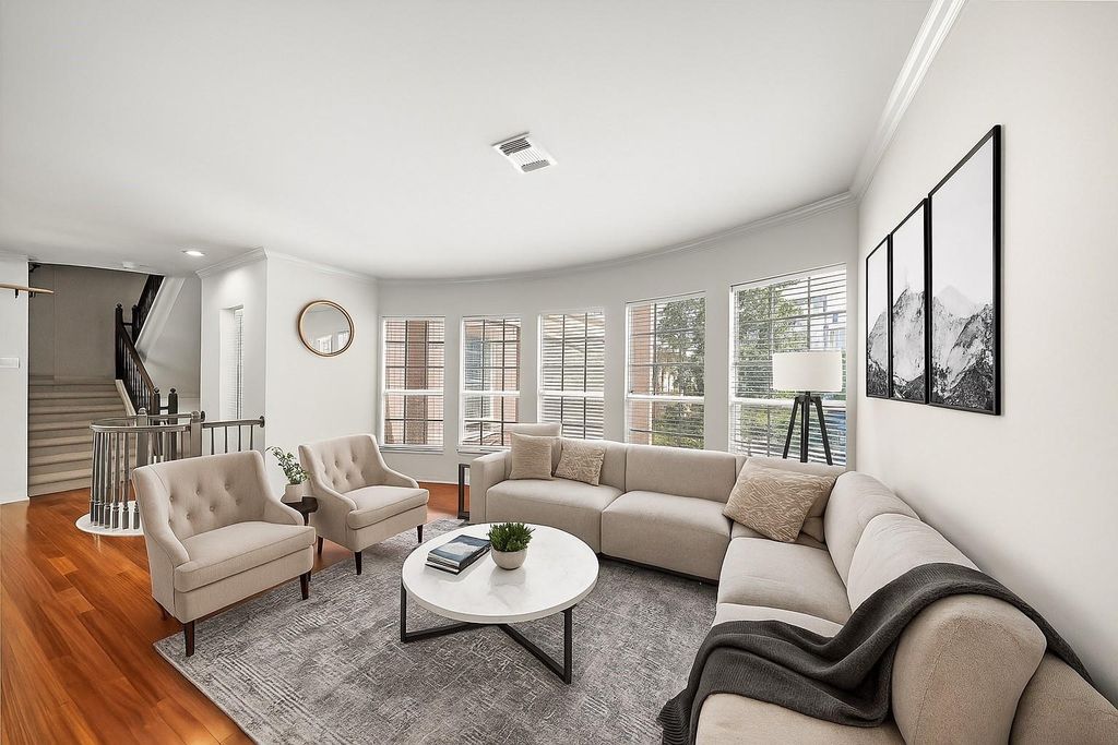 Photo of 1429 Oneil Street, Houston, TX 77019 (MLS # 42941543)