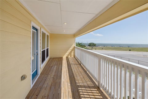 Photo of 705 N Bayshore Drive, La Porte, TX 77571 (MLS # 55909098)