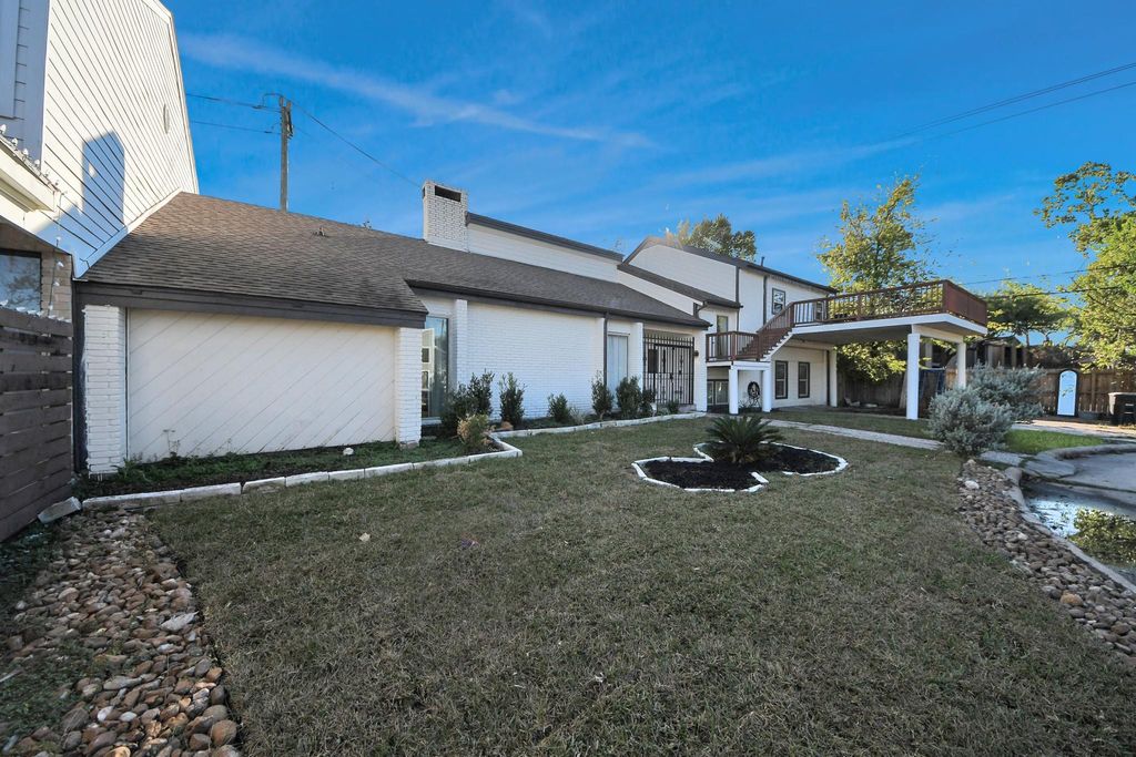 Photo of 10743 Boardwalk Street, Houston, TX 77042 (MLS # 34373644)