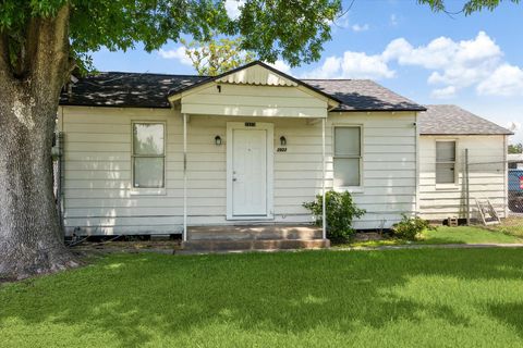 Photo of 2923 Beverly Road, Pasadena, TX 77503 (MLS # 28204550)