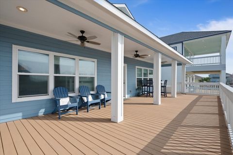 Photo of 1985 Avenue I, Crystal Beach, TX 77650 (MLS # 25506525)