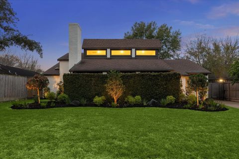 Photo of 3210 Freshmeadows Drive, Houston, TX 77063 (MLS # 40865020)