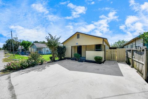 Photo of 3804 Lila Street, Houston, TX 77026 (MLS # 859719)