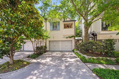 Photo of 2207 Dunraven Lane, Houston, TX 77019 (MLS # 88773972)