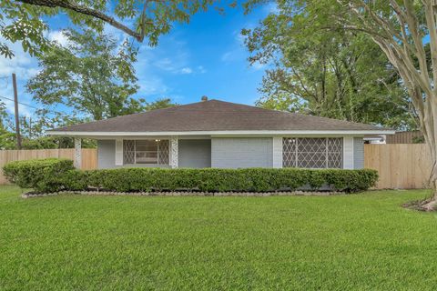 Photo of 206 E Powell Street, Willis, TX 77378 (MLS # 83556631)