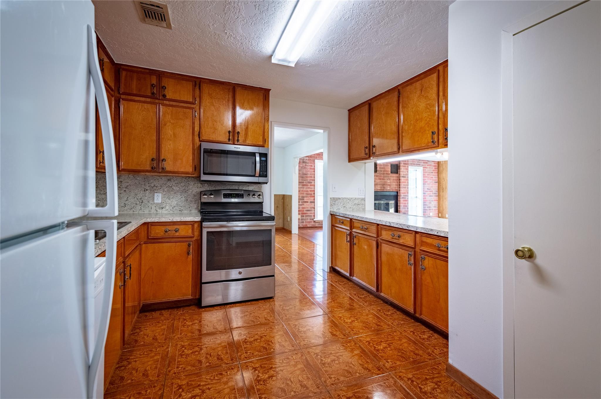 1213 Lakeland Loop