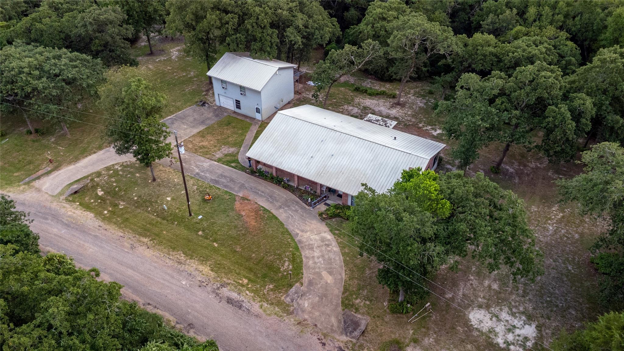 1213 Lakeland Loop