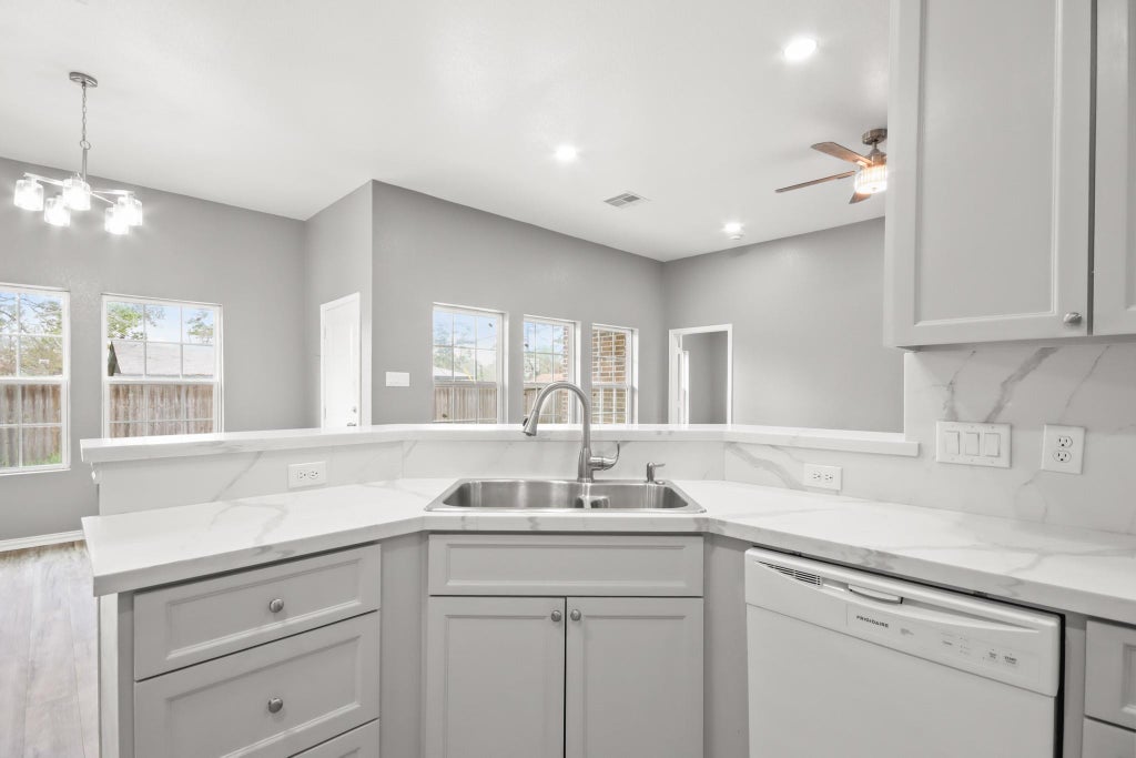 Photo of 535 Corydon Drive, Houston, TX 77336 (MLS # 6369499)