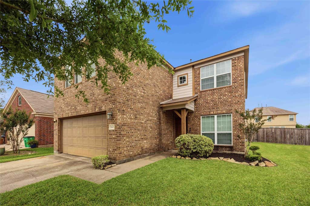 Photo of 2602 Fawn Mountain Drive, Fresno, TX 77545 (MLS # 96307000)