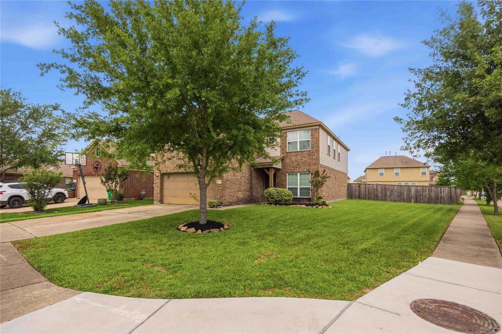 Photo of 2602 Fawn Mountain Drive, Fresno, TX 77545 (MLS # 96307000)
