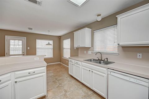 Tiny photo for 2807 Burgess Hill Court, Pearland, TX 77584 (MLS # 7934037)