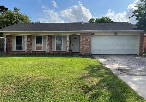 Photo of 10902 Sagepark Lane, Houston, TX 77089 (MLS # 95779118)