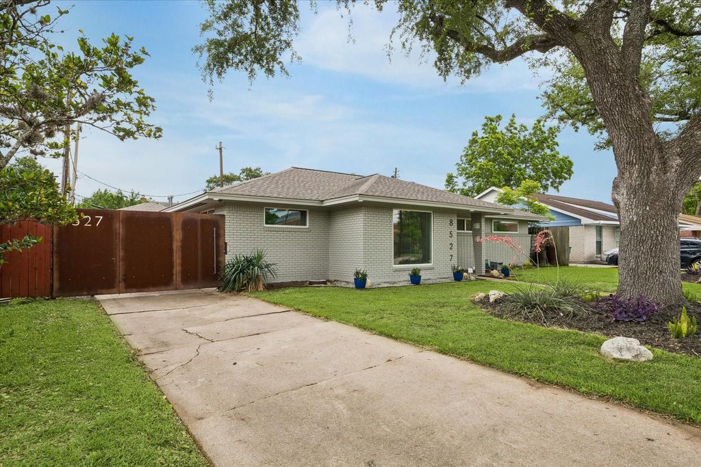 Photo of 8527 Glenloch Drive, Houston, TX 77061 (MLS # 41616218)