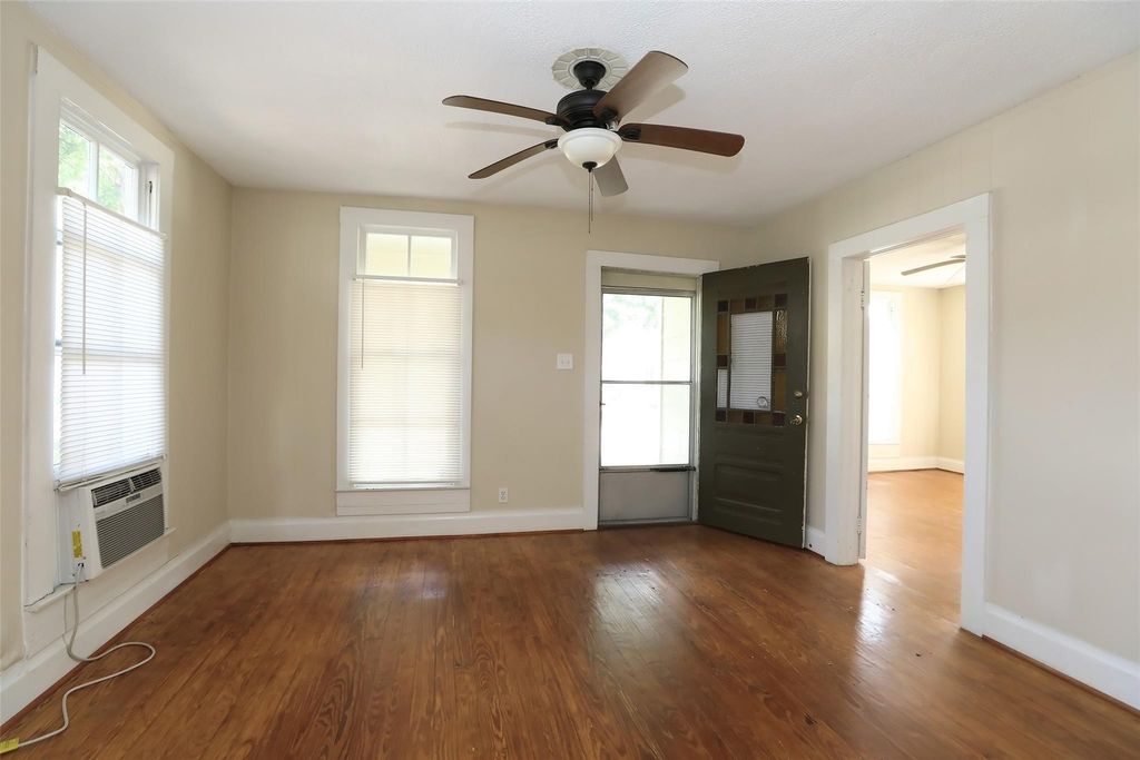 Photo of 932 W Gardner Street, Houston, TX 77009 (MLS # 50971340)