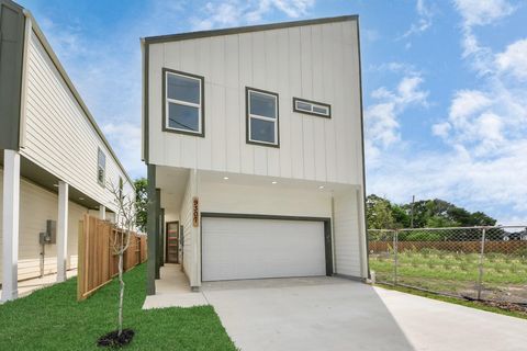 Photo of 9307 Jutland Road, Houston, TX 77033 (MLS # 21181940)