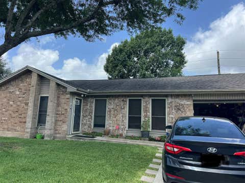 Photo of 1018 W Brompton Drive, Pearland, TX 77584 (MLS # 93417815)