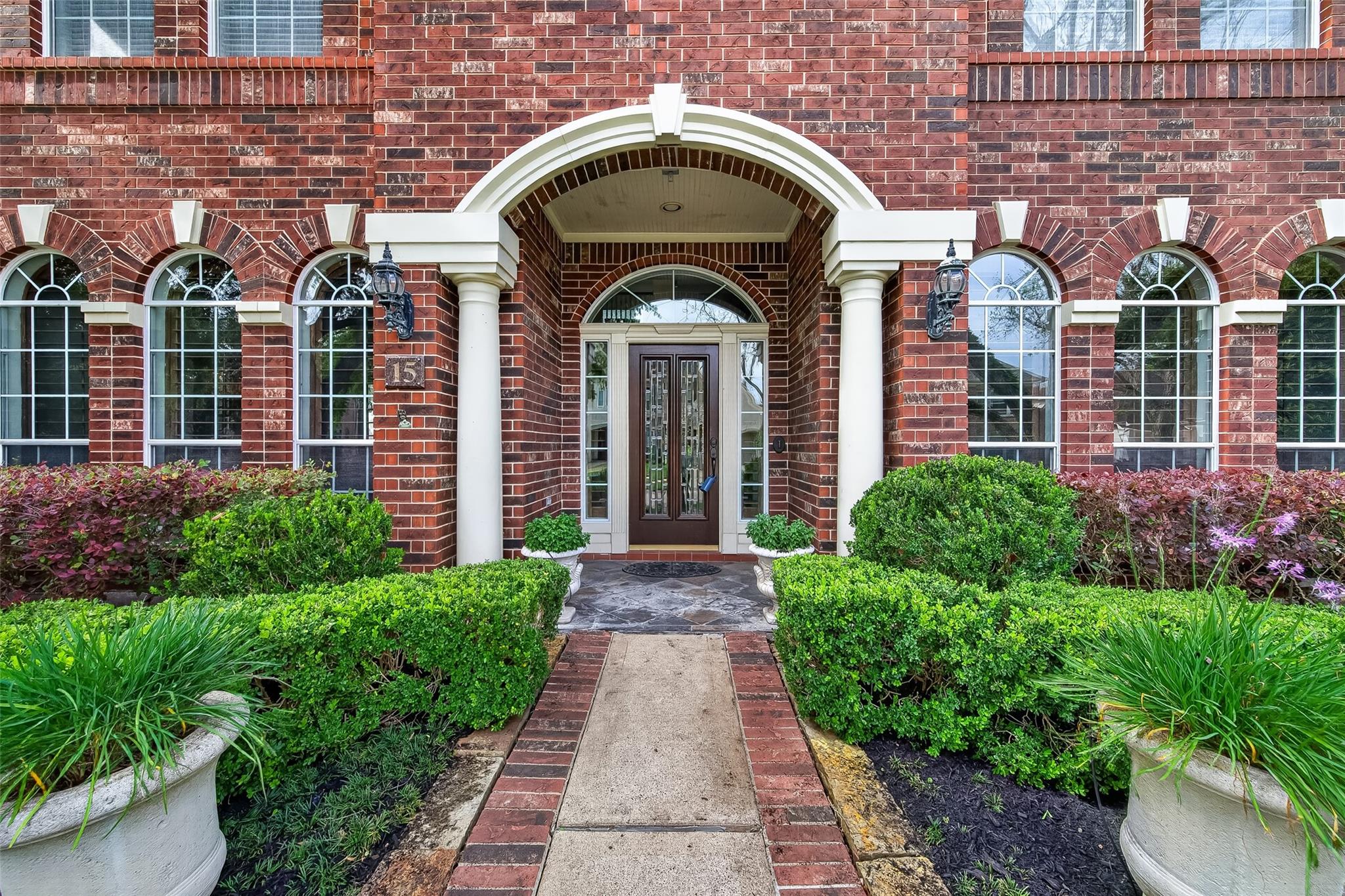 15 Stonecliff Circle