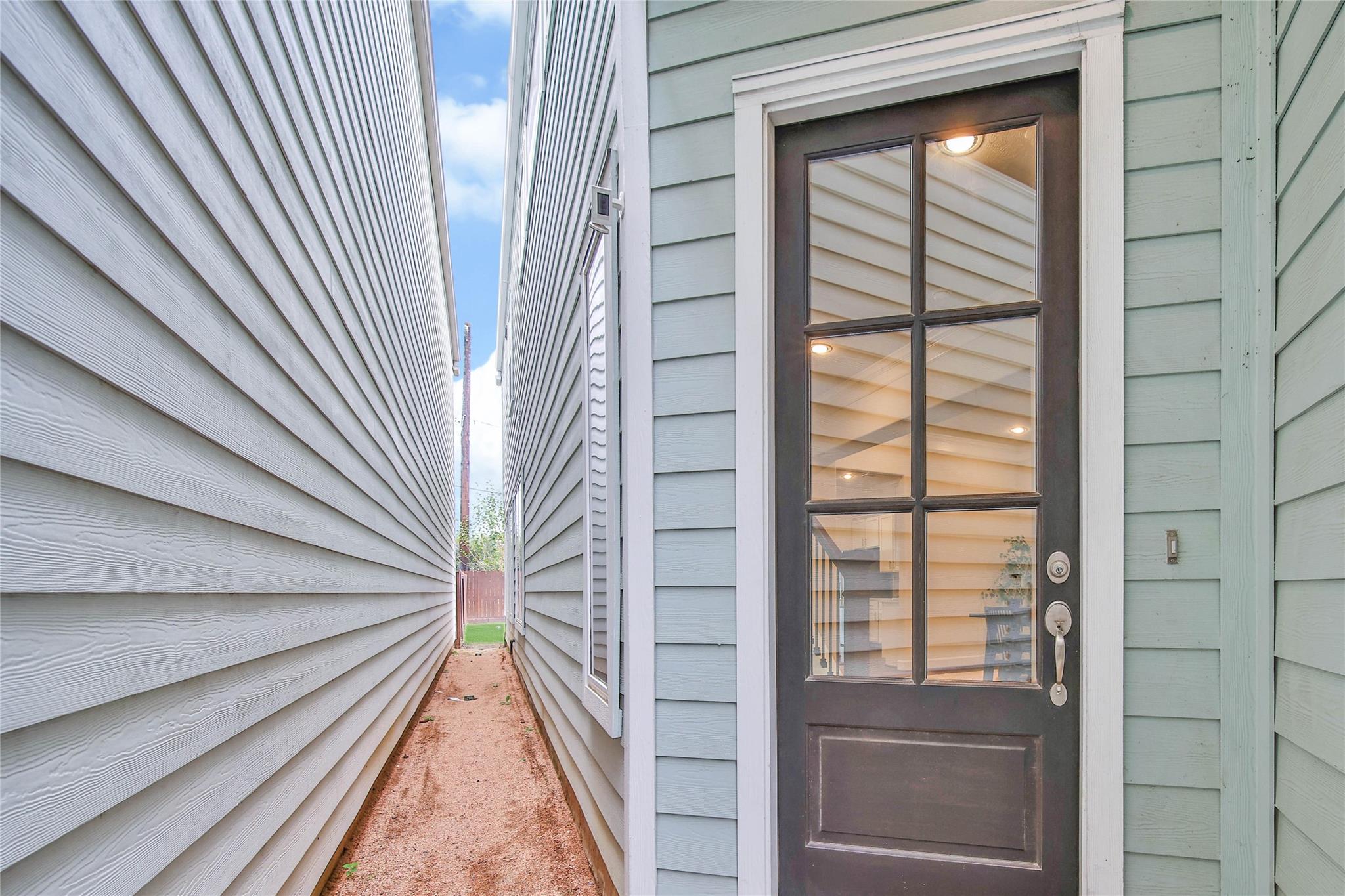 819 W 20th Street