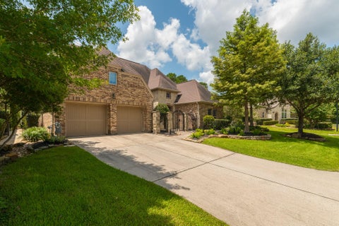 Photo of 31 Woodglade Way, Tomball, TX 77375 (MLS # 63459825)